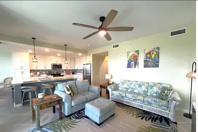 Image de Brand New Condo on Golf Course, beautifully decorated!