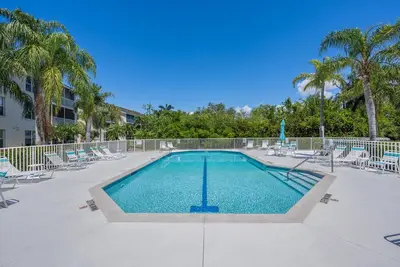 Image de 2-bedroom condo plus den near Naples and beaches in Bonita Springs