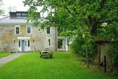 Image de Circa 1781 Hudson Valley Retreat with Amenities