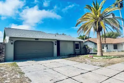 Image de Welcome to our comfortable and inviting 2-bedroom, 2-bathroom home