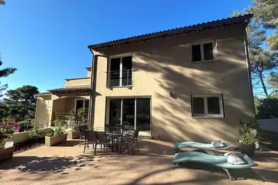 Image de Maison pleine de charme sur les hauteur de costebelle