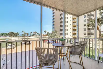 Image de Walk to Gulf: Bonita Springs Studio w/ Pool!