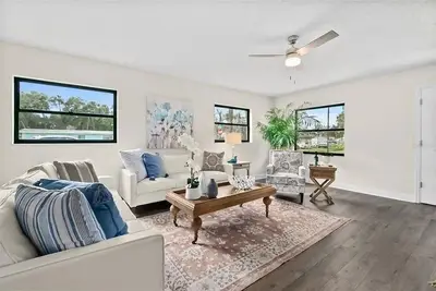 Image de Completely Remodeled! Beach 12 Mins Away! ! 2br/2baths