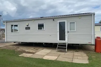 Image de Modern 6 berth caravan at Sand le Mere Park, Yorkshire ref 71002d