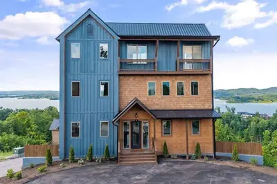 Image de Luxury 6br Lake Cabin w/ Indoor Pool & Slide