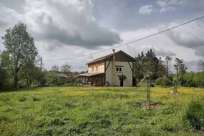 Image de Modern spacious barn conversion surrounded by nature with shared swimming pool