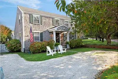 Image de Modern Saltbox- Edgartown-Maison-Prestige-Salle de bain privée extérieure