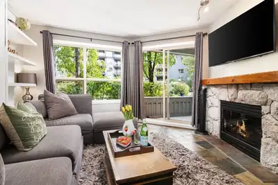 Image de Ski-in/Ski-out Condo in Aspens w/ Pool & Hot Tubs