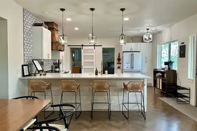 Image de Cozy Cottage on 10 Private Acres - Wildlife, Views & Creekside Calm