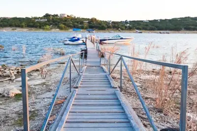 Image de 2br Condo w/ Lake Access & Pool