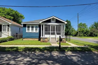 Image de Stylish Two-Bed Home with Spa Patio, Sunroom Gym