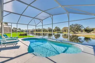 Image de Cozy Lake view heated pool home