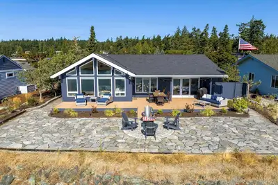 Image de Waterfront View Retreat on Swinomish Channel – 2br + Den - 30 Day Stay Min