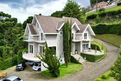 Image de Elegant house in mountain condominium