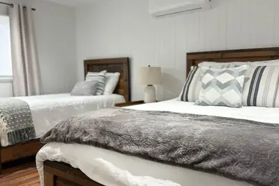 Image de Lakefront Getaway Sparrow Lake Muskoka Beach House