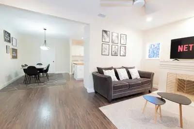 Image de 3404 A - Welcoming 3-bedroom house with Ac in vibrant Tampa