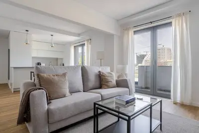 Image de Blueground | Alvalade, balcony, nr Campo Pequeno