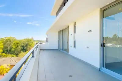 Image de Luxury 3 Bedroom Apt - Central Location, Minutes from Station & Supermarkets