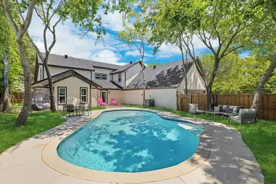 Image de Spacious 5br Dallas – Pool & Pet Ok, Sleeps 12