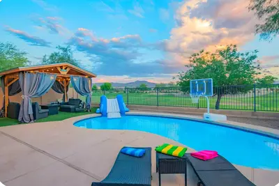 Entertainment Escape:Pool, Games &Views