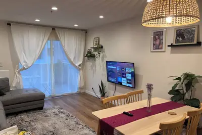 Image de Modern 1-bedroom condo in downtown Santa Ana with Ac, Disneyland 15 minutes away
