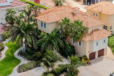 Image de Villa La Colina - Tierra Del Sol Mansion 3 minutes to Beach, 4 Bdrm 4. 5 Bthrm
