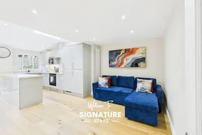 Image de *New* No. 1 Park Street | Central | Free Parking