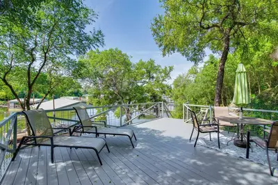 Image de Waterfront Lake Bridgeport Home w/ Private Dock