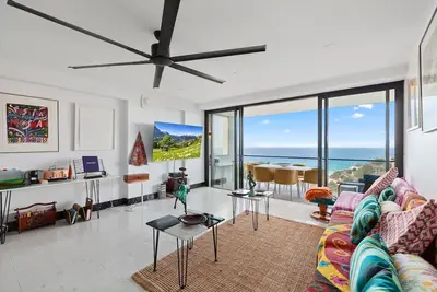 Image de Bright Tamarama 2-Bed with Balcony Water View