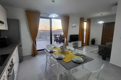 Image de Unique Waterfront Penthouse: Sea Views - Balcony!