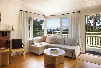 Image de Charming Carmel Cottage | Ocean & Mountain Views | Walkable to Dt Carmel