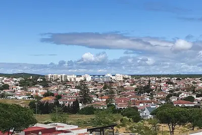 Image de Studio « À 100 m de la Plage » avec Piscine Commune, Terrasse Privée et Wi-Fi