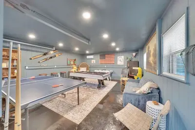 Image de Fully Restored cottage, Amazing game room, hot tub