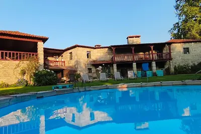 Image de Maison de Vacances 'Casa Nova Das Oliveiras' avec Vue sur la Montagne, Wi-Fi et Climatisation