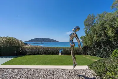 Image de A beachfront paradise blending luxury on the Athenian Riviera