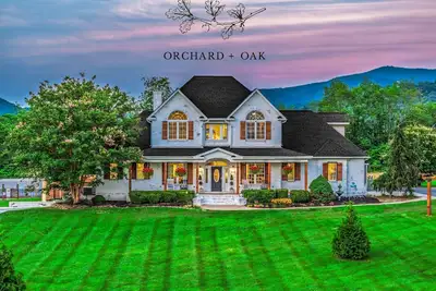 Image de 10br Estate / Dome Pool / Pickleball / Sauna / Theater / Arcade / Sleeps 34