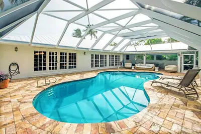 Image de Welcome to The Gumbo Limbo Home: Your Sanibel Island Oasis with Private Heated