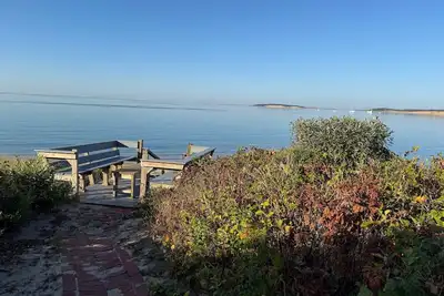 Image de July 4 Week Available! Beach front, desirable Indian Neck! Cs0048