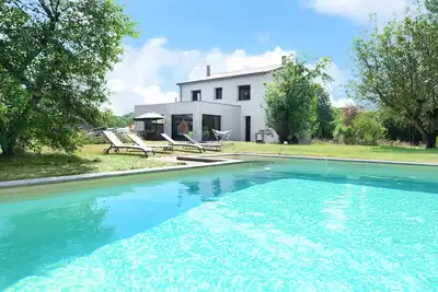 Image de Villa de Luxe Theolina à Castres – 5 chambres, piscine & jardin