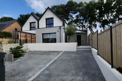 Image de Maison de vacances 'Maison Moderne' avec terrasse privée, Wi-Fi et climatisation