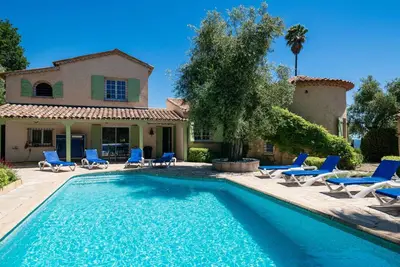 Image de Le Mas Grandjean - Six Chambres Villa, Couchages 12