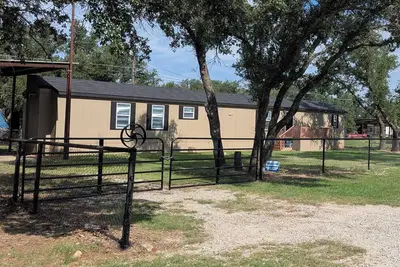 Image de Enchanting 3-bedroom home blocks away from Lake Brownwood
