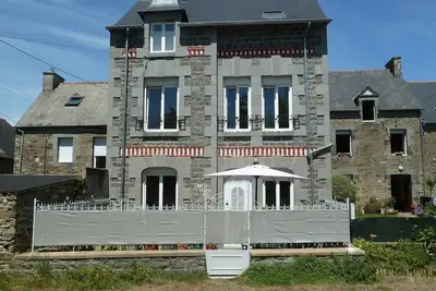 Image de Maison lumineuse près de la Rance - 3 chambres, suite parentale, cour plein sud