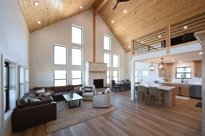 Image de 6br Luxury Cabin  Hot Tub  Sleeps 15  Near Yellowstone & Island Park Reservoir