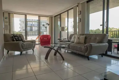 Image de Our House at the Beach E-102 Modern, light-filled, spacious