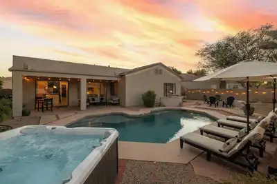 Image de Monthly Stay Retreat | Heated Pool + Hot Tub | Near Intel