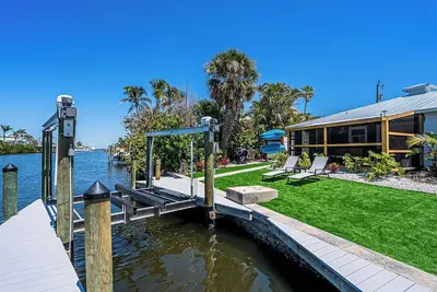 Image de Waterfront Oasis with Boat Lift & Hot Tub in Bokeelia