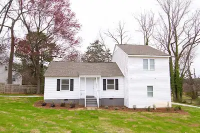 Image de Urban Charm: 4 Bedroom Downtown Raleigh Home Near I-40