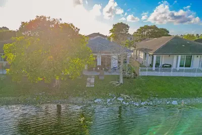 Image de The Lake House 305 / Bbq. Ping Pong Table