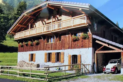 Image de A cosy ancient farmhouse with a stunning view on the surrounding mountains